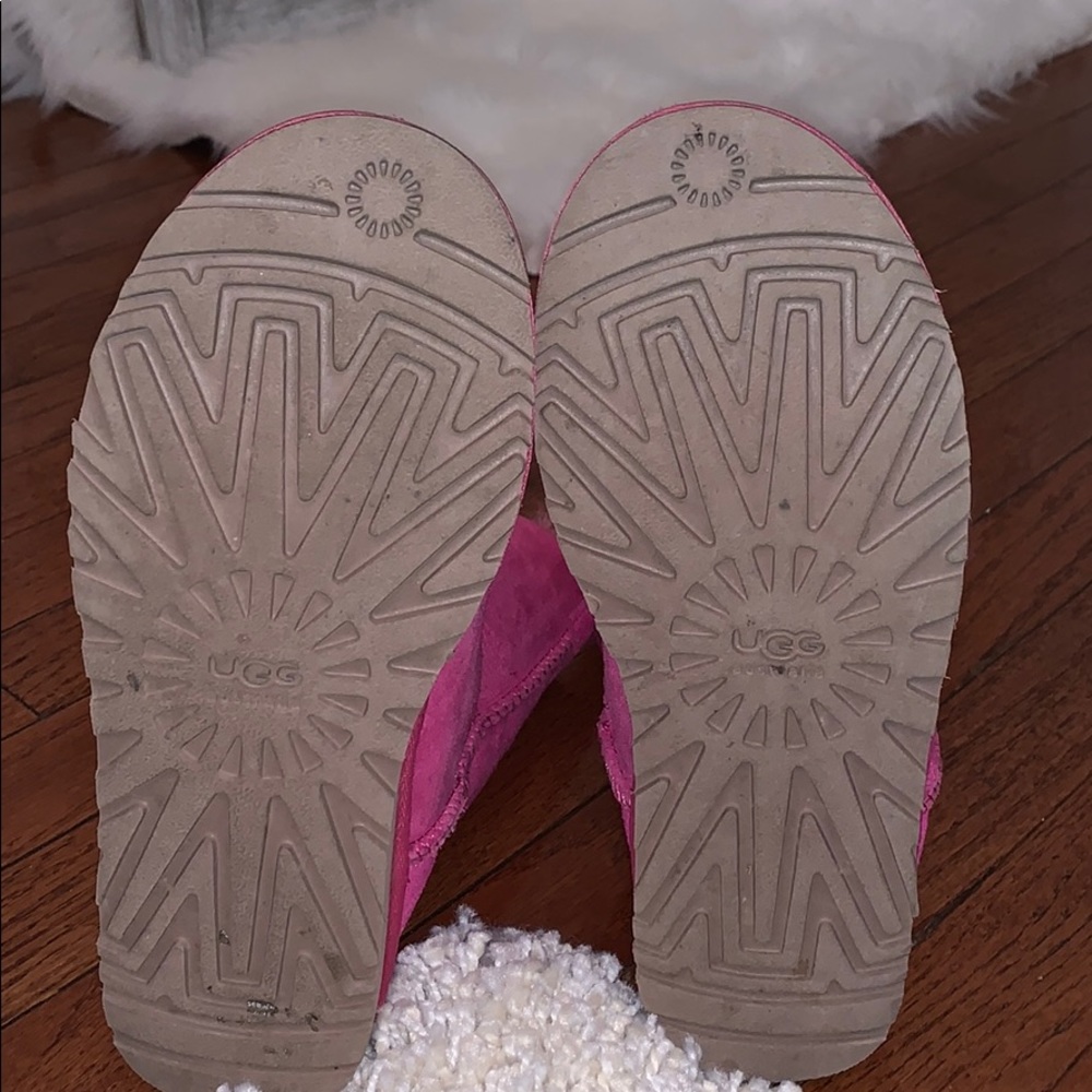 Pink Ugg’s with a cute🎀 - Picture 4 of 5